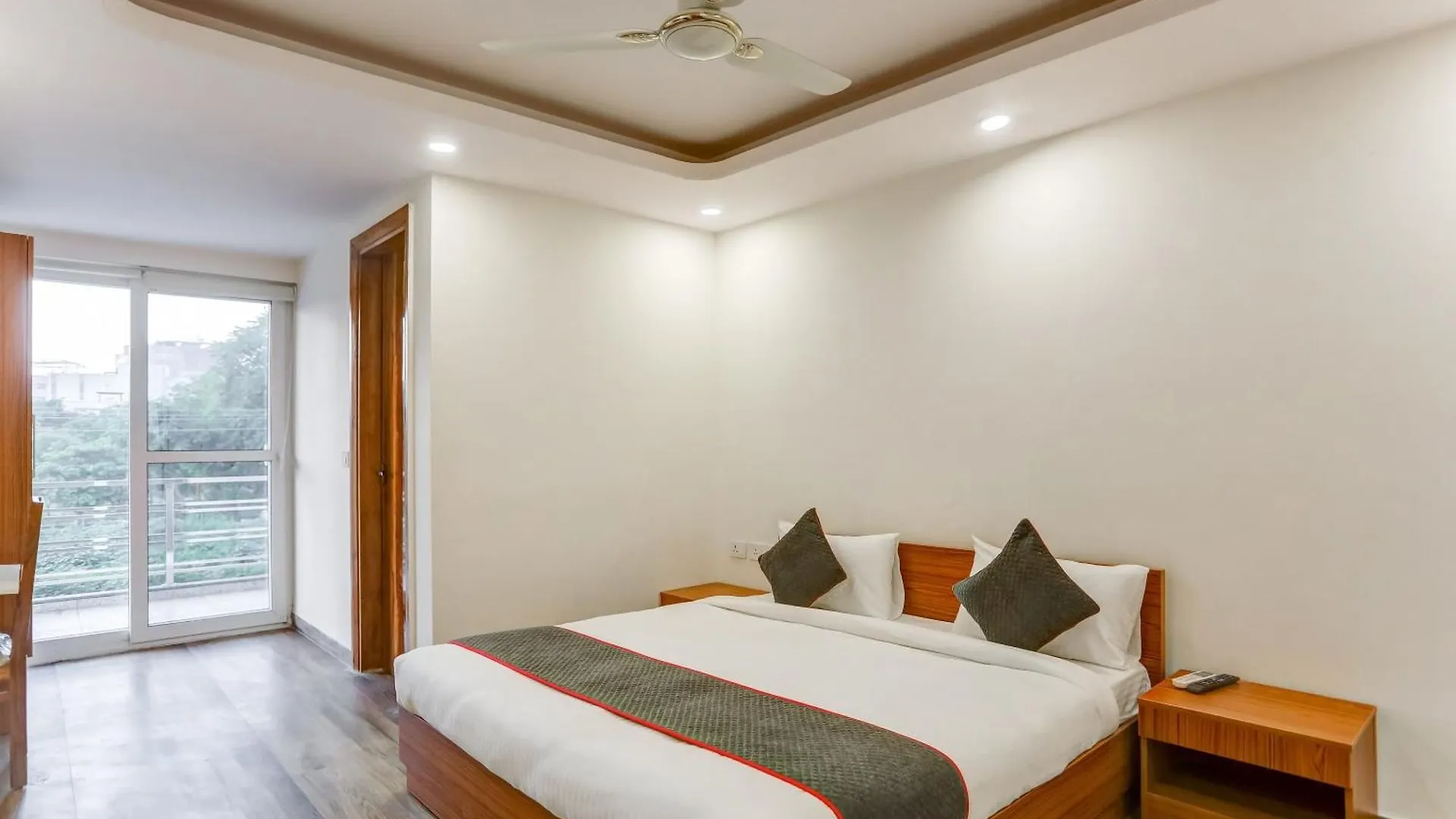 Collection O The Doors Near Appu Ghar Hotell Gurgaon