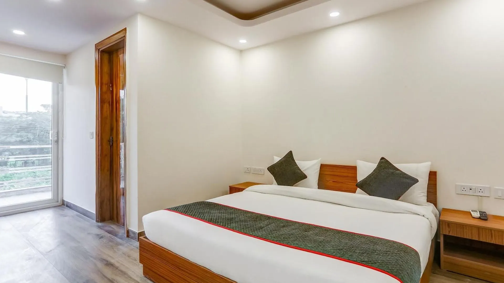 Collection O The Doors Near Appu Ghar Hotell Gurgaon 4*,