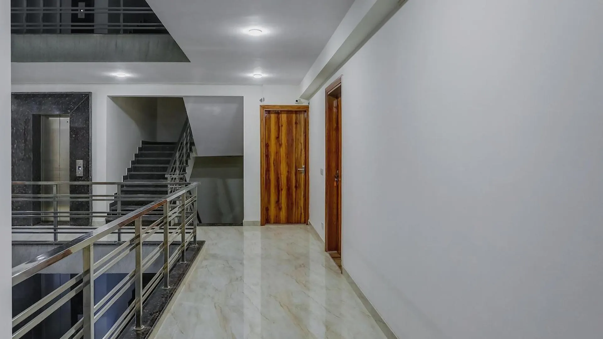 Collection O The Doors Near Appu Ghar Hotell Gurgaon 4*,  Indien