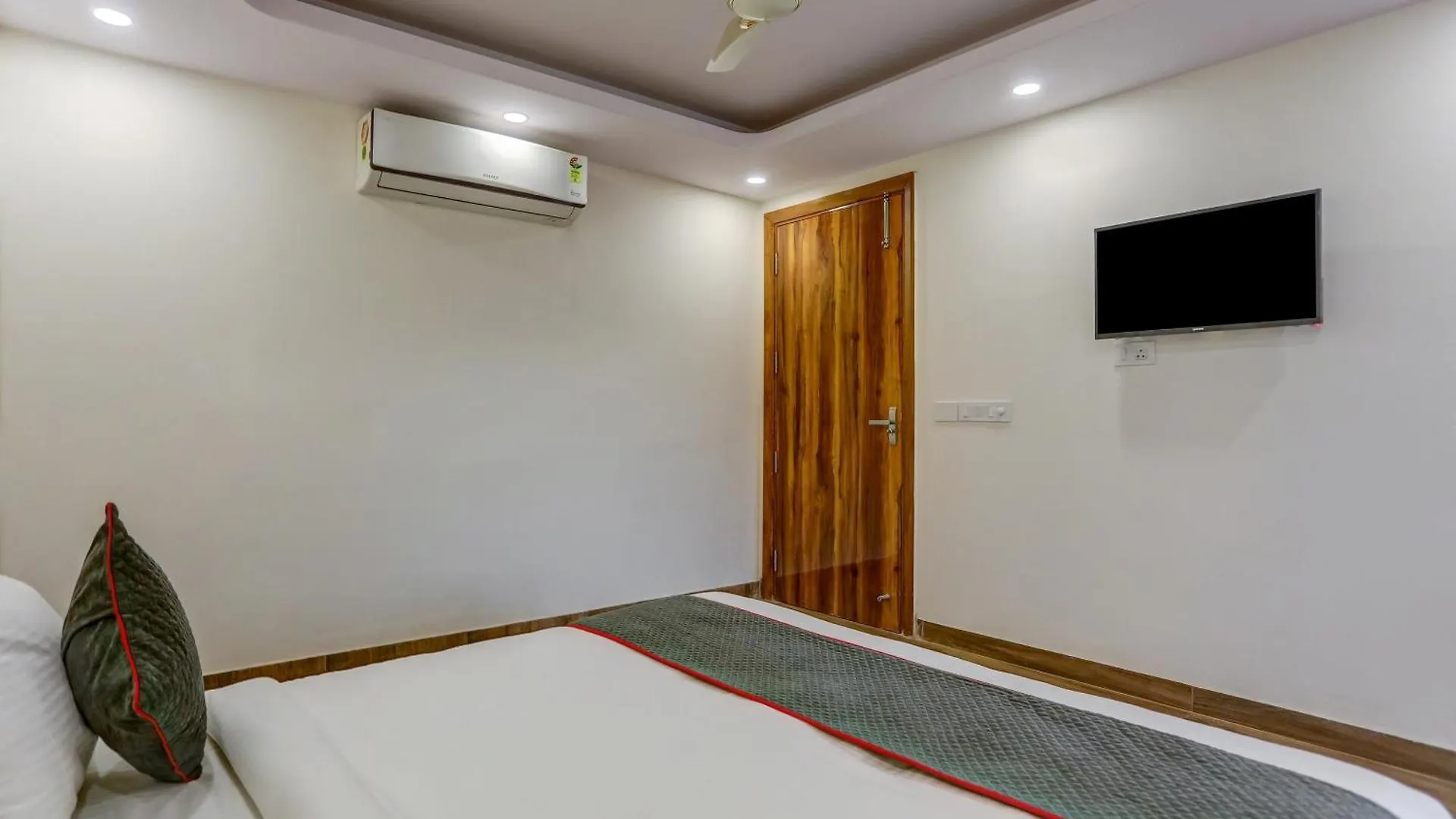 Collection O The Doors Near Appu Ghar Hotell Gurgaon
